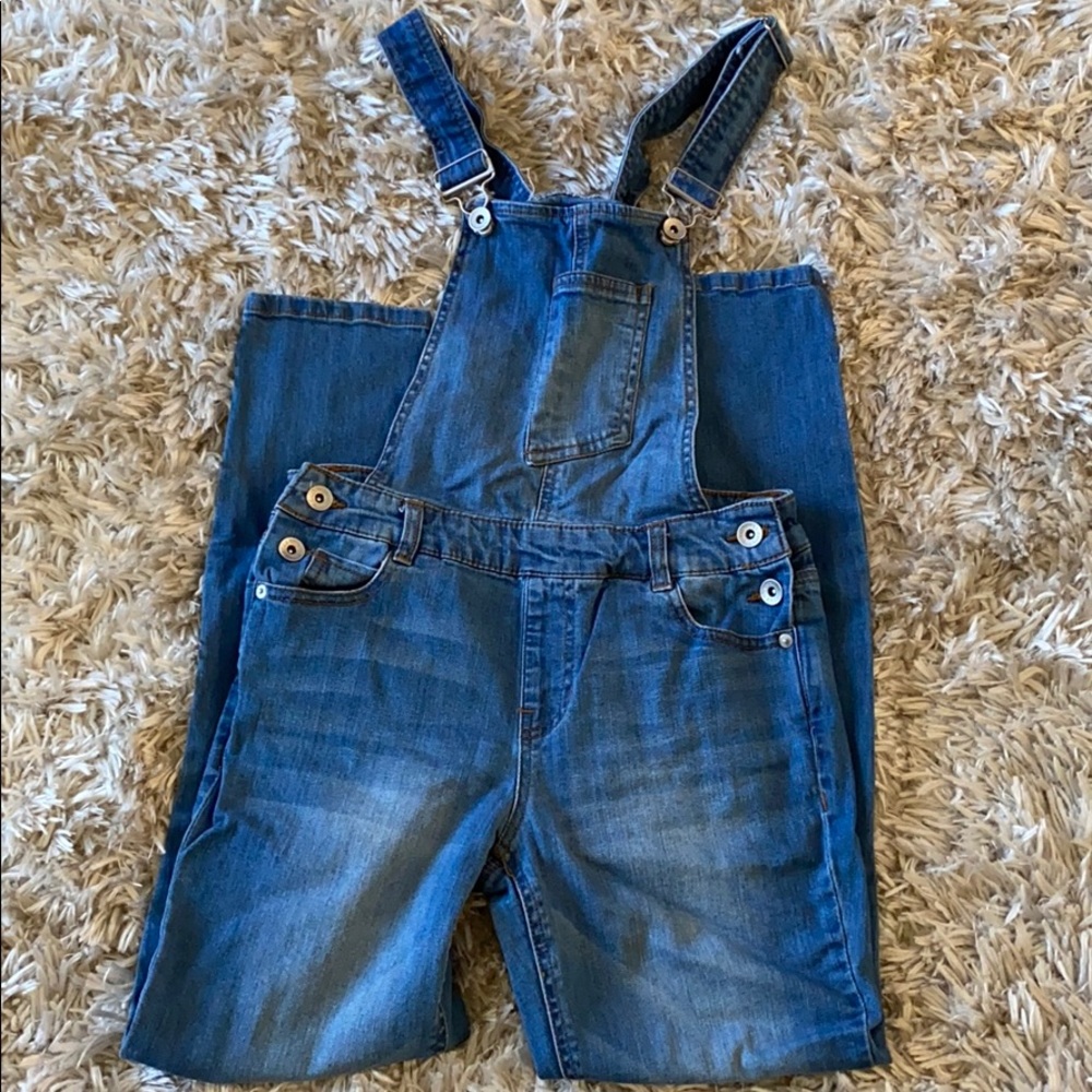 Dollhouse Juniors’ Skinny Denim Overalls